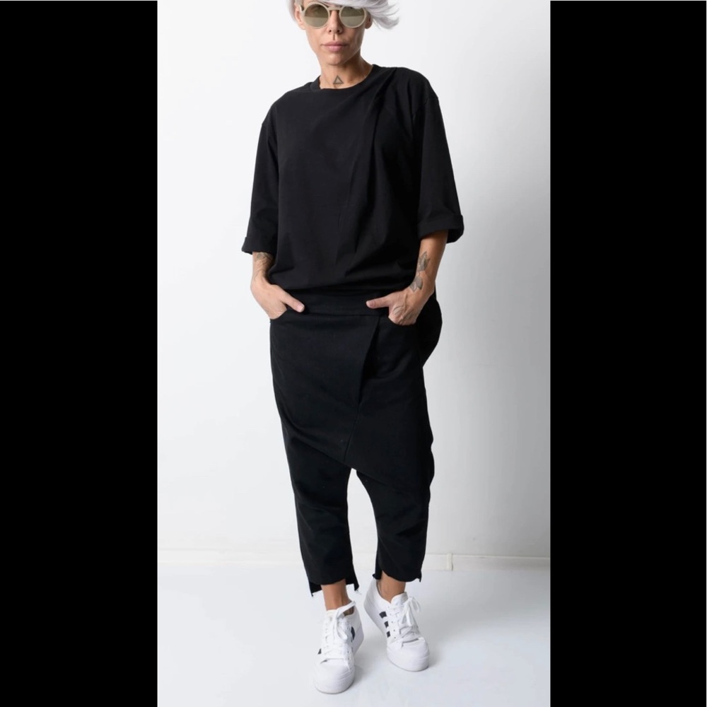 Black Wide Leg Drop Crotch Pants with Side Pockets

Clothes By Locker Room
